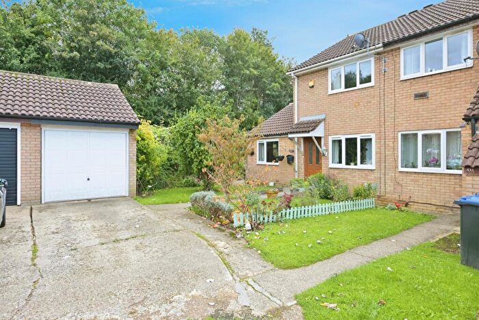 2 Bedroom Semi-Detached House For Sale In Manorfield Close, Northampton, NN3