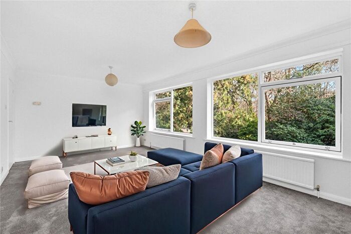 2 Bedroom Flat For Sale In Coniston Court, Weybridge, Surrey, KT13