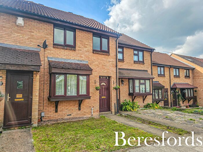 3 Bedroom Terraced House For Sale In Chatteris Avenue, Romford, RM3