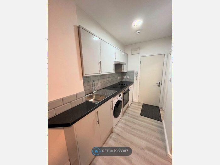 Studio To Rent In Archway Road, London, N6