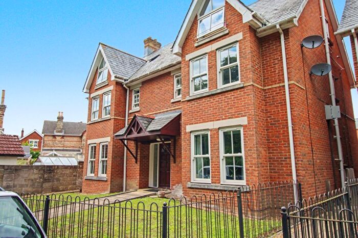 2 Bedroom Flat To Rent In Approach Road, Lower Parkstone, Poole, BH14