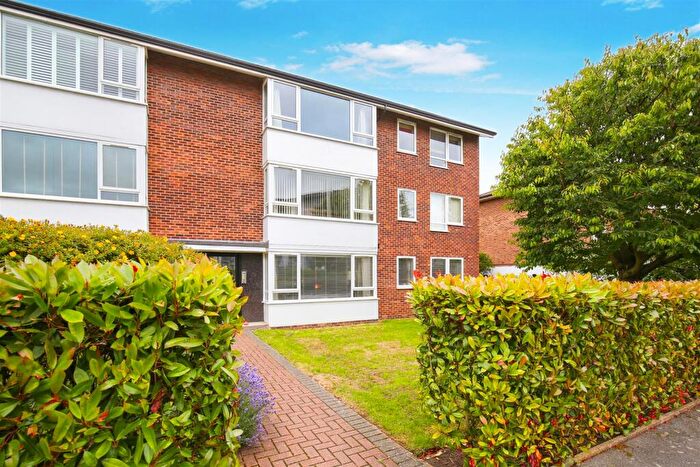 3 Bedroom Flat For Sale In Stanley Road, Sutton, SM2