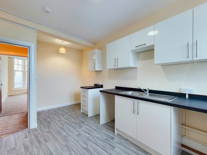 2 Bedroom Flat To Rent In Palace Avenue, Paignton TQ3