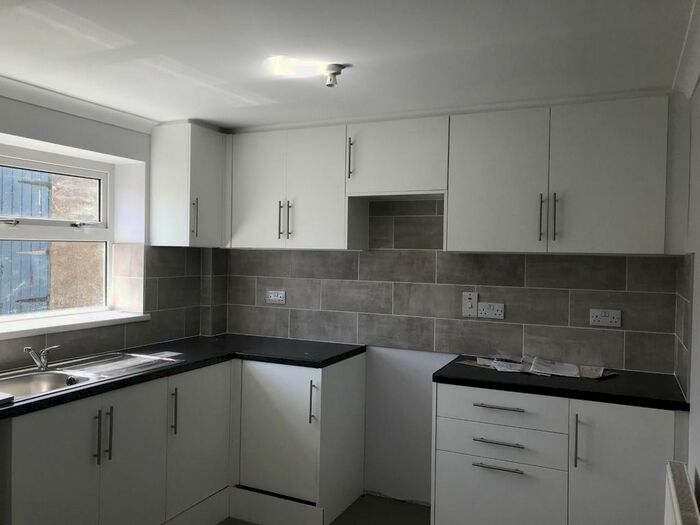 3 Bedroom Flat To Rent In Gelliswick Road, Hakin, Milford Haven, SA73