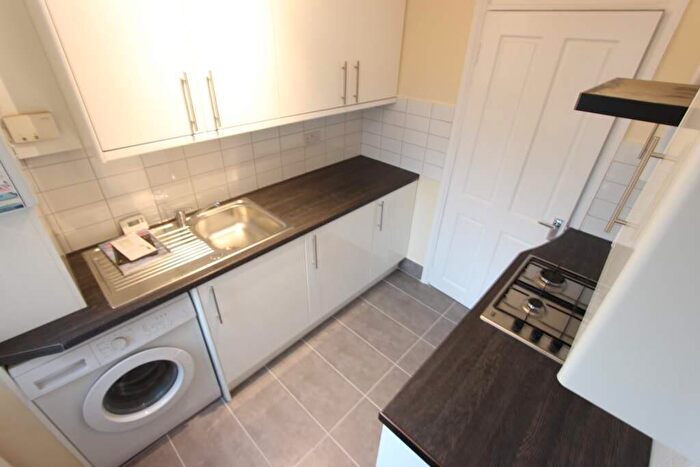 2 Bedroom Apartment To Rent In Ewart Grove, London, N22