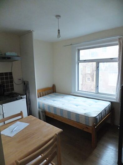 Studio To Rent In Beauclerc Road, London, W6