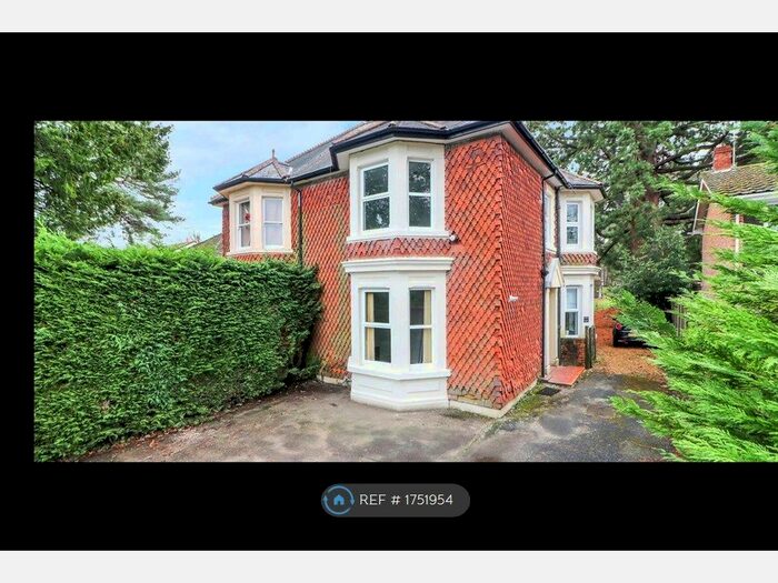 2 Bedroom Semi-Detached House To Rent In Aldershot Road, Fleet, GU51