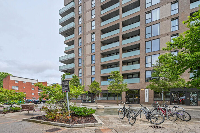 2 Bedroom Flat To Rent In New Village Avenue, Docklands, London, E14
