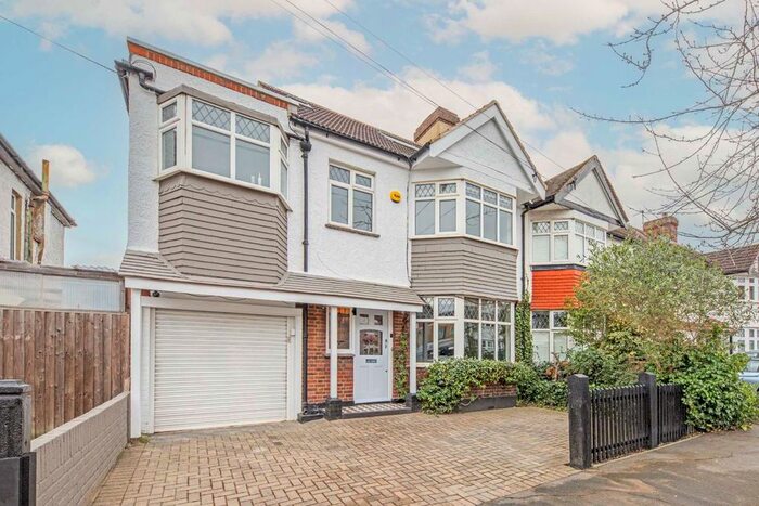 5 Bedroom Property To Rent In Radnor Road, Twickenham, TW1