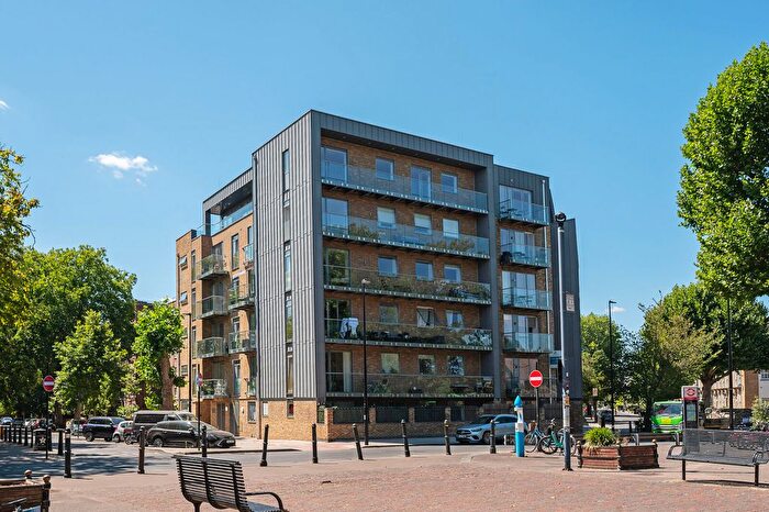 3 Bedroom Flat To Rent In Sotherby Court, Sewardstone Road, Victoria Park, London, E2