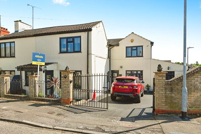 3 Bedroom Semi-Detached House For Sale In Old Lynn Road, Wisbech, Cambridgeshire, PE13