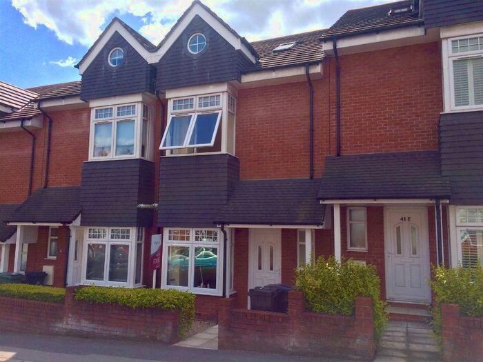 3 Bedroom Town House To Rent In Abbotsbury Road, Weymouth, DT4