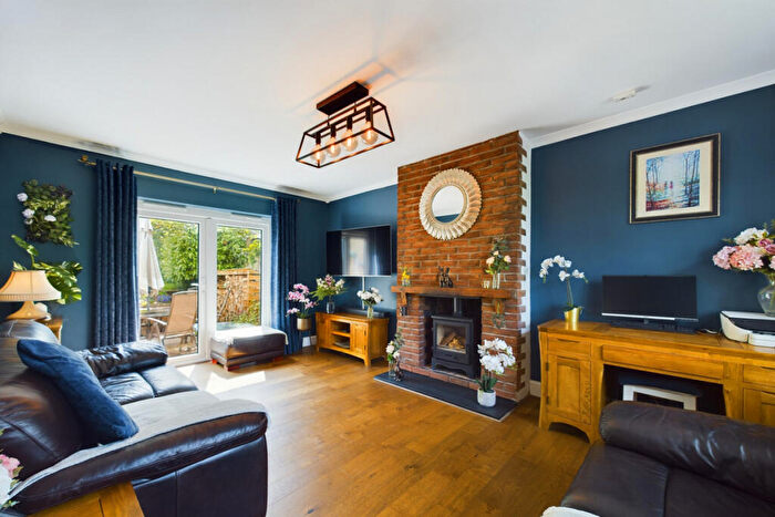 2 Bedroom Semi-Detached House For Sale In Roughdown Avenue, Boxmoor, HP3