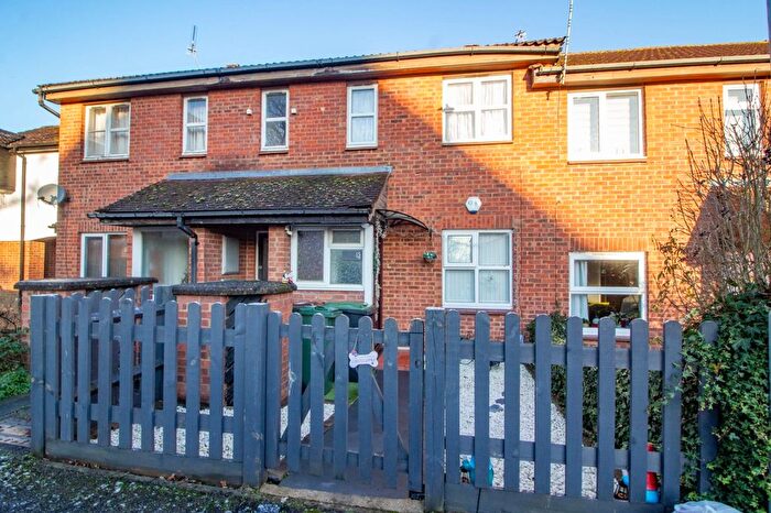 1 Bedroom Maisonette For Sale In Redwood Close, Watford, WD19