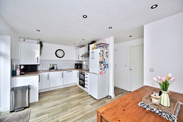 3 Bedroom Semi-Detached House For Sale In Gates Drive, Maidstone, Kent, ME17