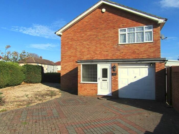 3 Bedroom Semi-Detached House To Rent In Hardwick Road, Tilehurst, Reading, RG30