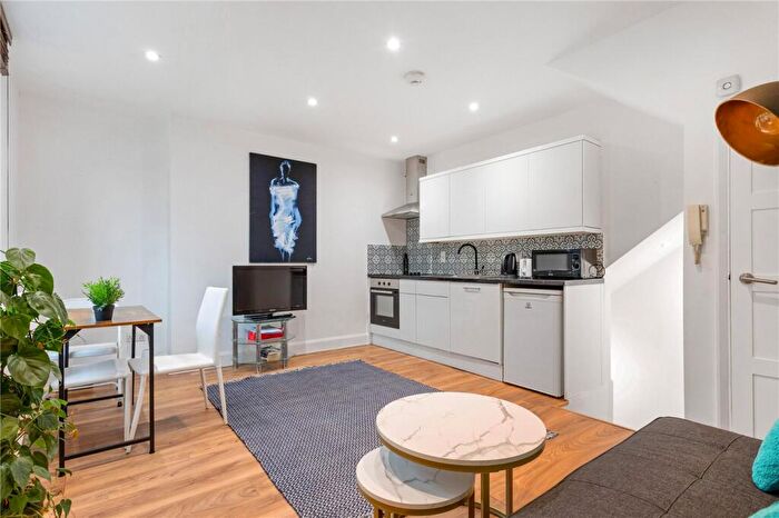 2 Bedroom Flat To Rent In Kingsland Road, London, E8