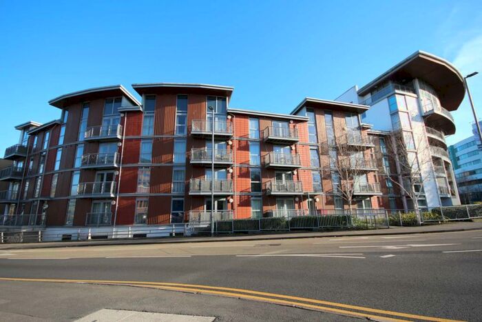 2 Bedroom Apartment To Rent In Kelvin Gate, Bracknell, RG12