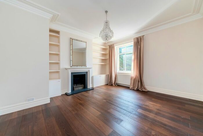 2 Bedroom Flat To Rent In Castlebar Hill, London, W5