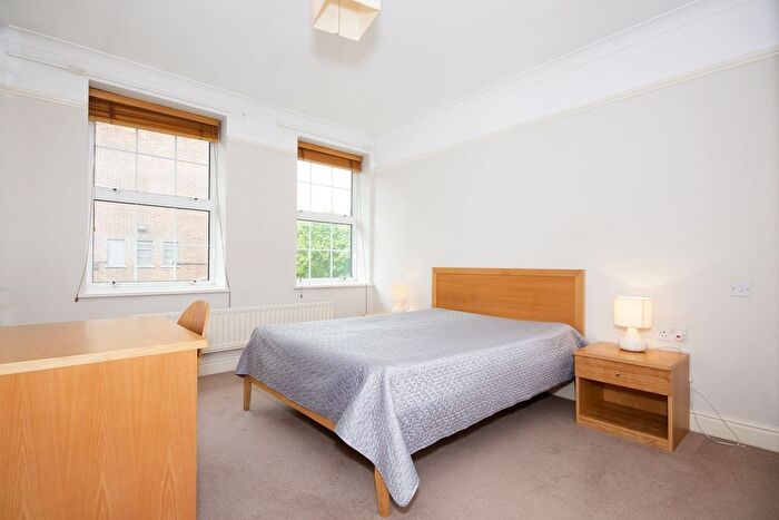 2 Bedroom Flat To Rent In George Street, City Centre, OX1