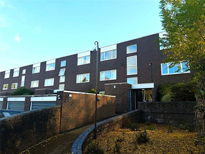 1 Bedroom Flat For Sale In Ashburnham Road, Richmond Upon Thames, Greater London, TW10