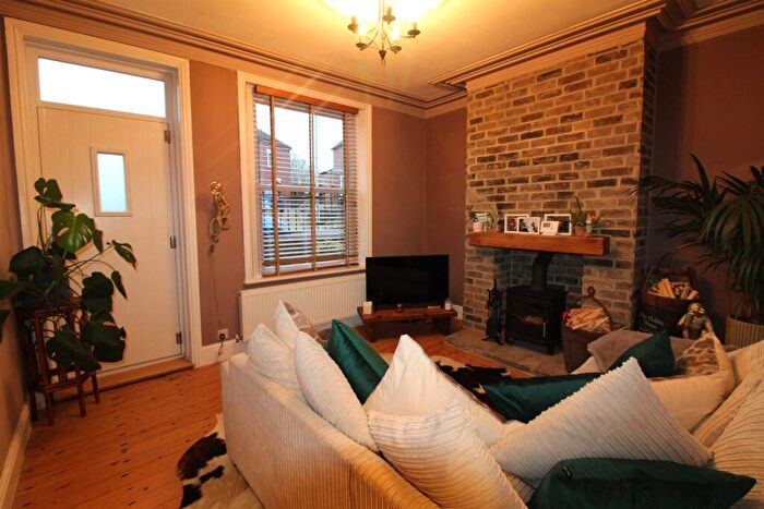 2 Bedroom Detached House To Rent In Broadgate Lane, Horsforth, LS18