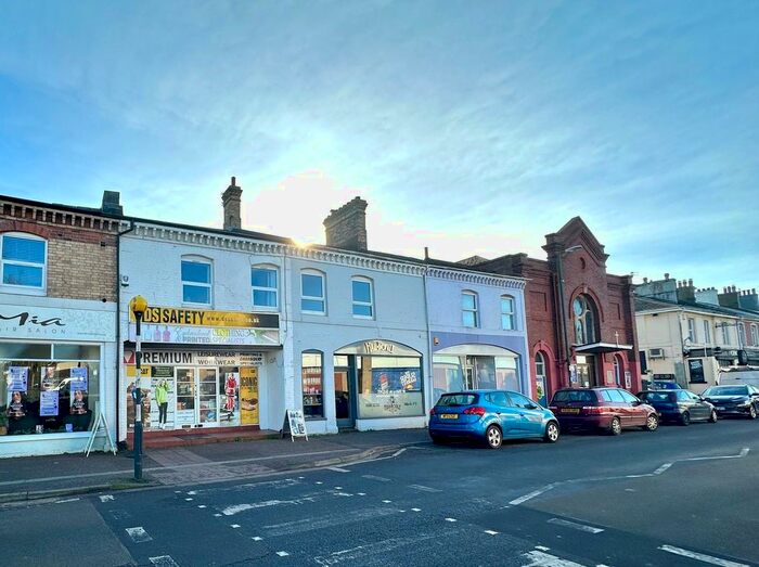 2 Bedroom Flat To Rent In St. Marychurch Road, Torquay, TQ1