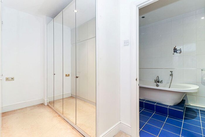 4 Bedroom Detached House For Sale In Stratford Way, Watford, WD17