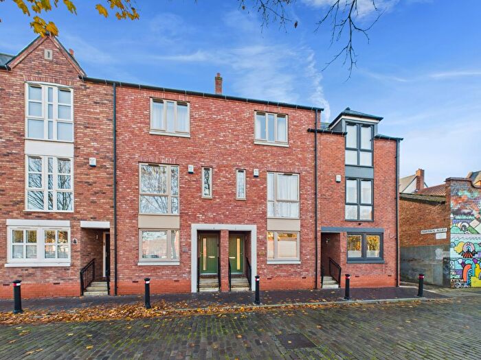 3 Bedroom Town House For Sale In Blanket Row, Hull, HU1