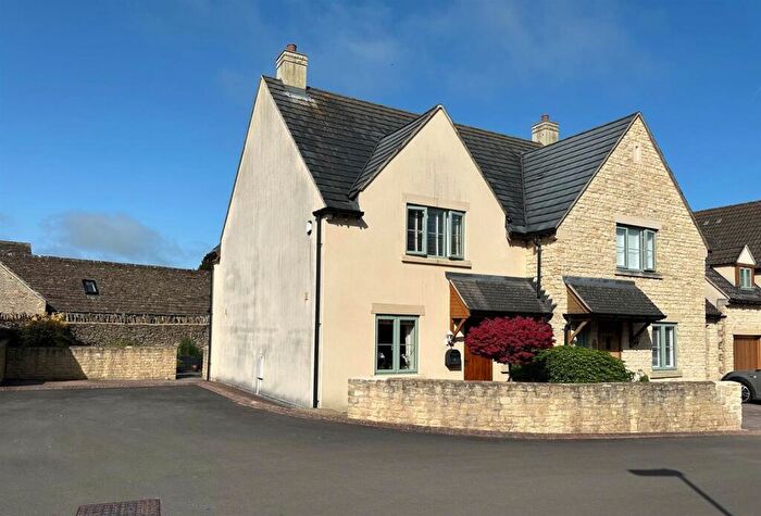 3 Bedroom Semi-Detached House For Sale In Old Farm Close, Hullavington, SN14
