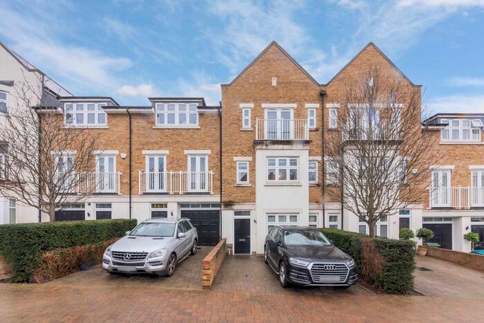 4 Bedroom Property To Rent In Emerald Square, London, SW15