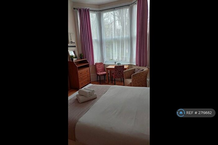 Studio To Rent In Green Lanes, Haringey, N4