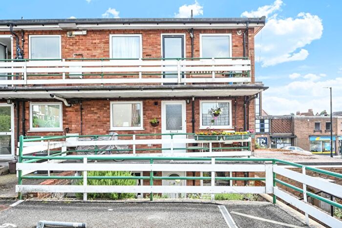 2 Bedroom Flat To Rent In White Hill, Chesham, HP5