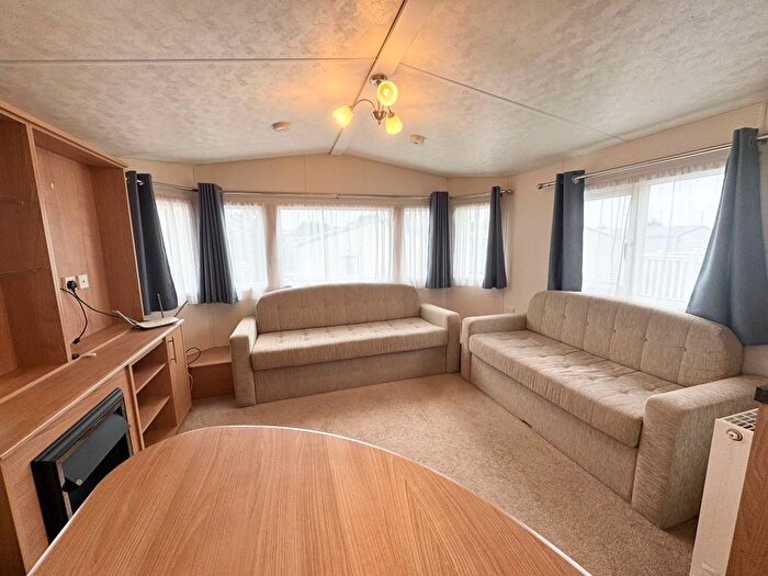 2 Bedroom Mobile/park Home For Sale In Hook Lane, Warsash, Southampton, SO31