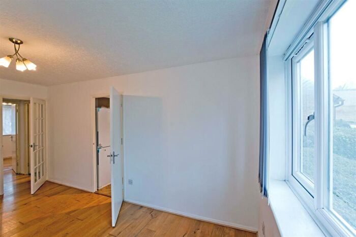 1 Bedroom Flat To Rent In Ghandi Close, Walthamstow, E17