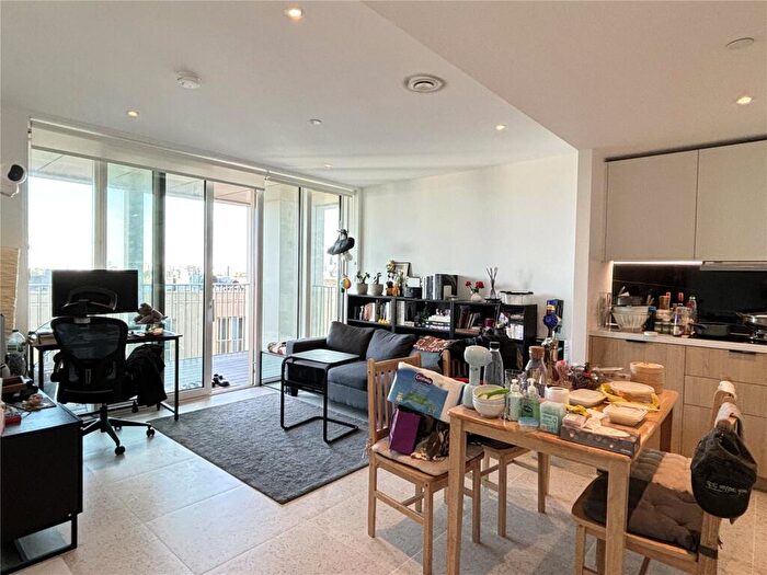 2 Bedroom Apartment To Rent In Bouchon Point, Cendal Crescent, Whitechapel, E1