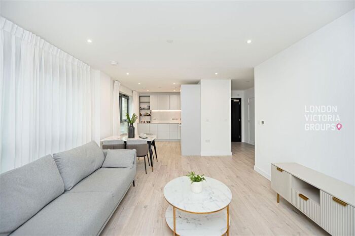 2 Bedroom Flat To Rent In Darter House, Anax Street, London, N4