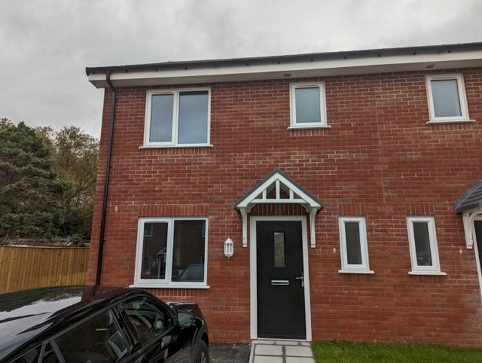 3 Bedroom Semi-Detached House To Rent In Clos Tirfynnon, Gorseinon, SA4