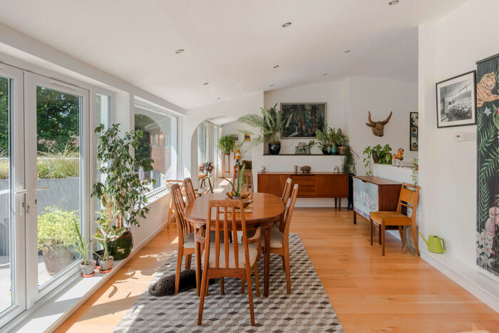 5 Bedroom Detached House For Sale In Dale Close, Hitchin, Hertfordshire, SG4