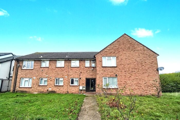 3 Bedroom Flat For Sale In Hudson Road, Harlington, Hayes, UB3