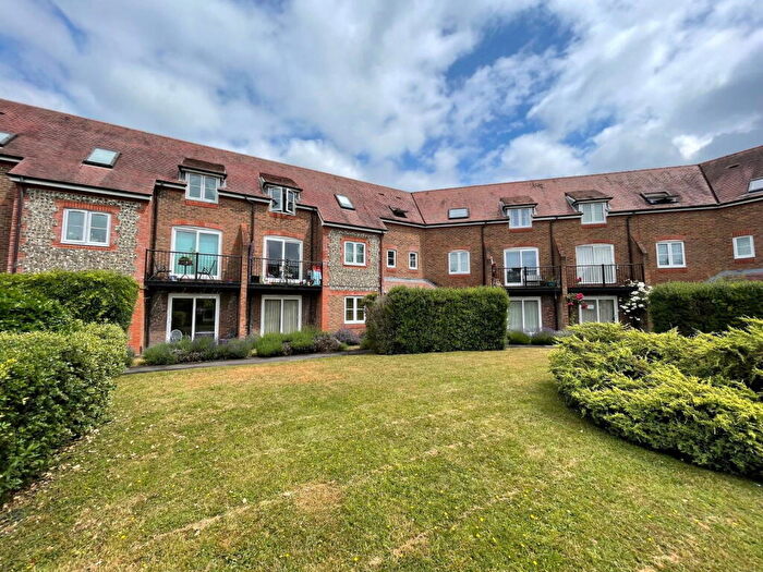 2 Bedroom Flat To Rent In Two Rivers Way, Newbury, RG14