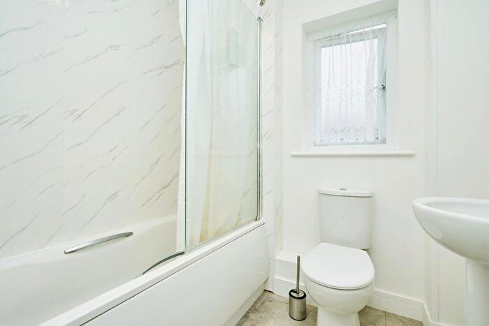 3 Bedroom End Of Terrace House For Sale In Horsebridge Hill, Newport, Isle Of Wight, PO30