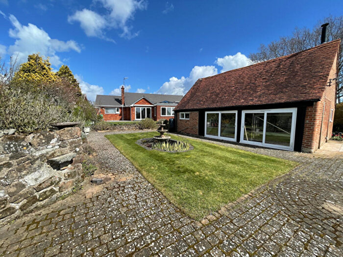 4 Bedroom Detached House To Rent In Grove Croft, Warwick, CV35
