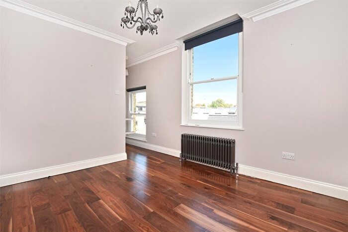 1 Bedroom Terraced House To Rent In Amhurst Road, London, E8