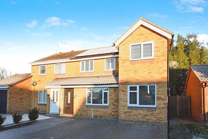 4 Bedroom Semi-Detached House For Sale In Bouchers Mead, Chelmsford, CM1