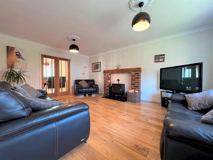 4 Bedroom Detached House For Sale In Fairways Court, Darrington, Pontefract, WF8