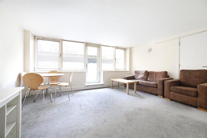 2 Bedroom Apartment To Rent In Artichoke Hill, London, E1W