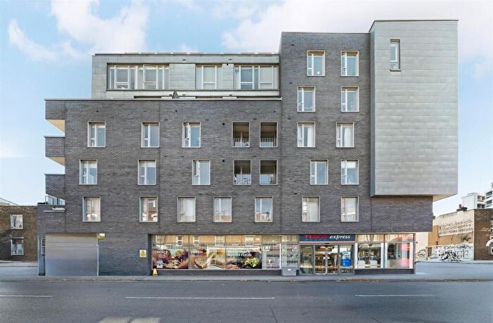 3 Bedroom Flat To Rent In Cambridge Crescent, London, E2