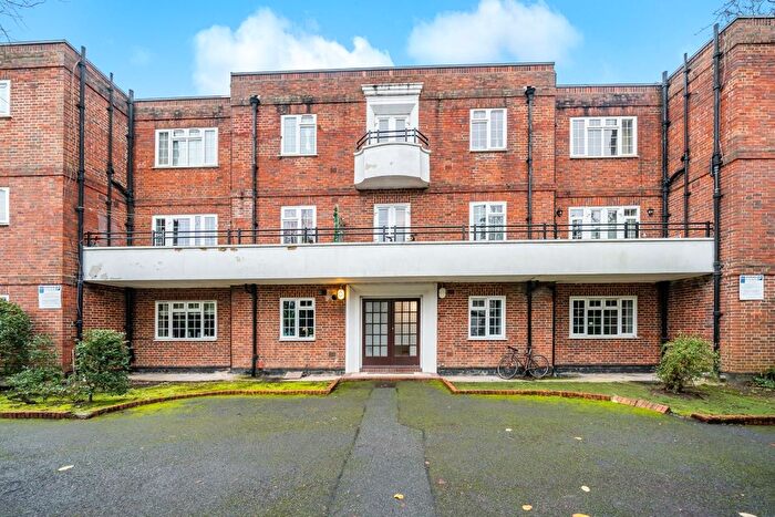 2 Bedroom Flat To Rent In Church Street, Walton-On-Thames, KT12