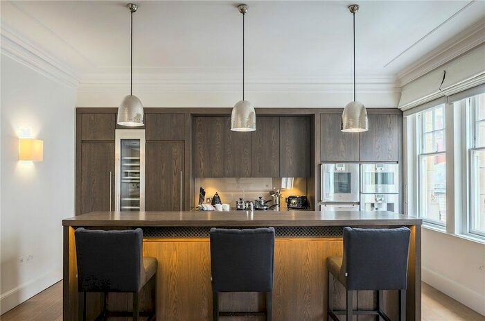 3 Bedroom Flat To Rent In Duke Street, Mayfair, W1K